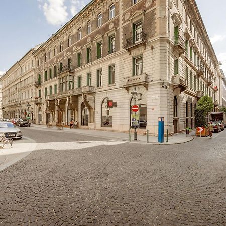 Experience City Nightlife From A Sleek Lavish Pad Budapeste Exterior foto