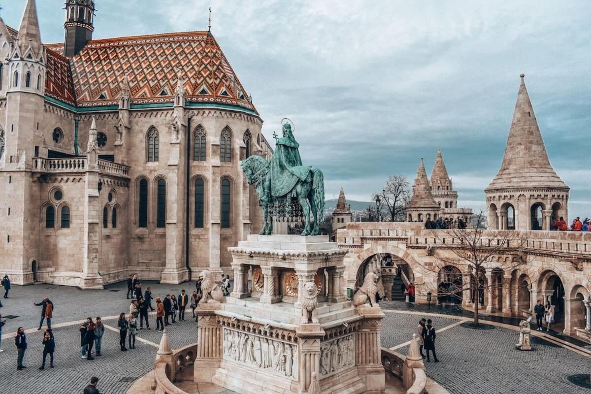Experience City Nightlife From A Sleek Lavish Pad Budapeste Exterior foto
