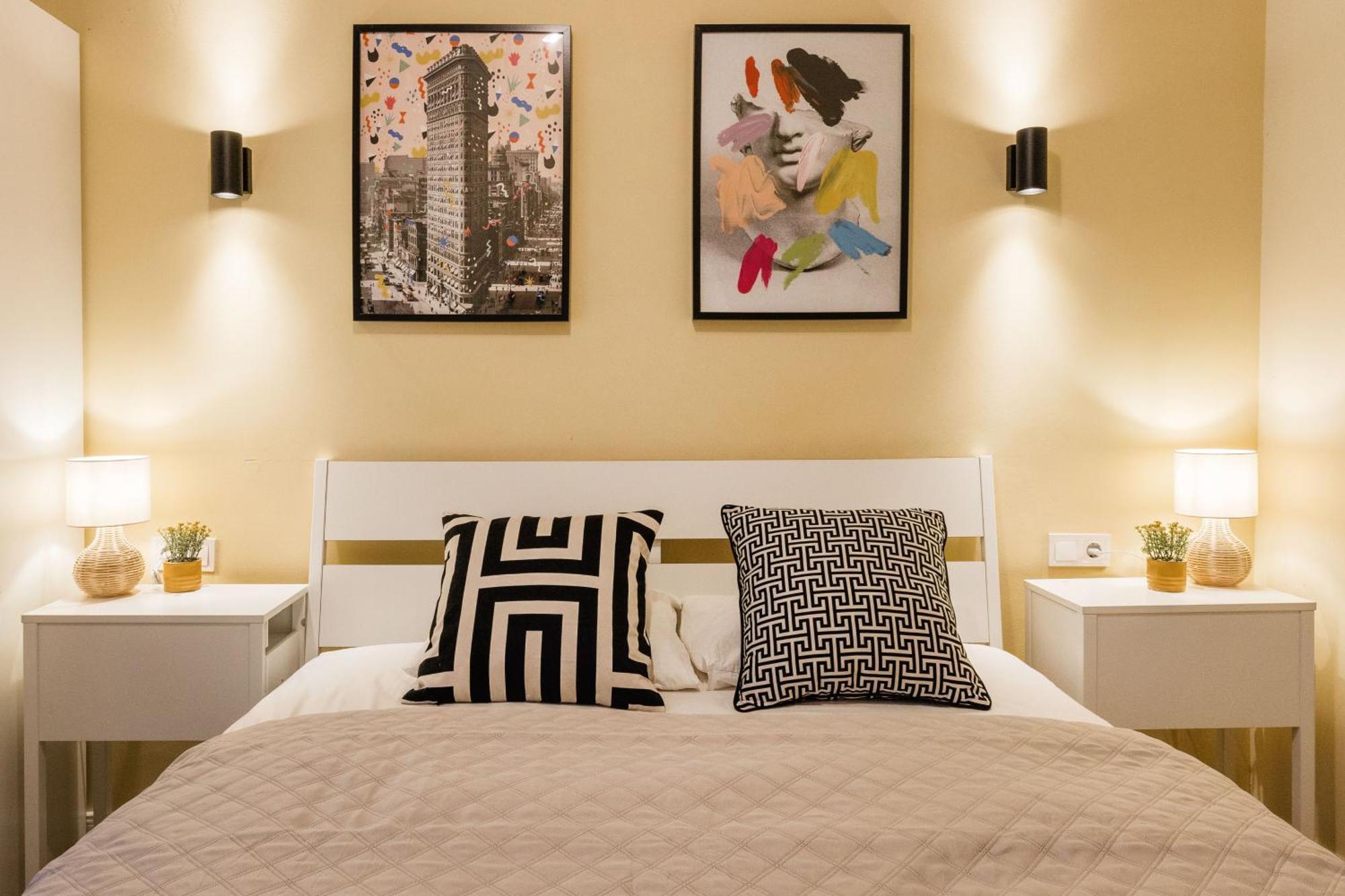 Experience City Nightlife From A Sleek Lavish Pad Budapeste Exterior foto